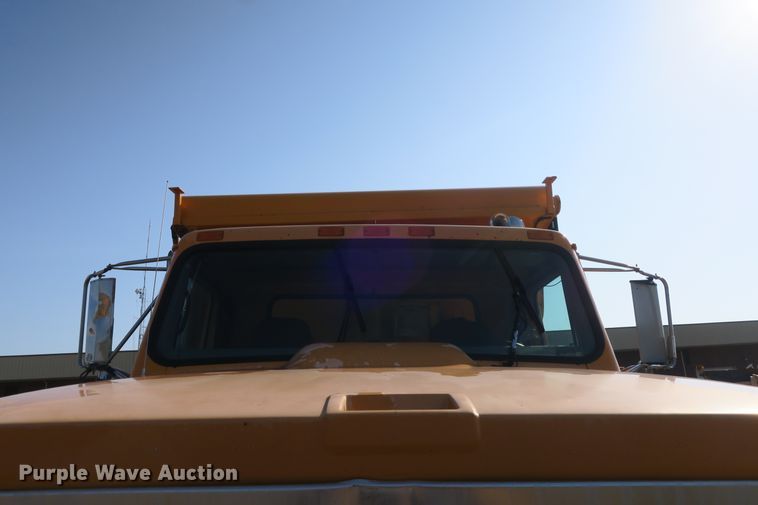 image for item DG8042 2002 International 2554 dump truck