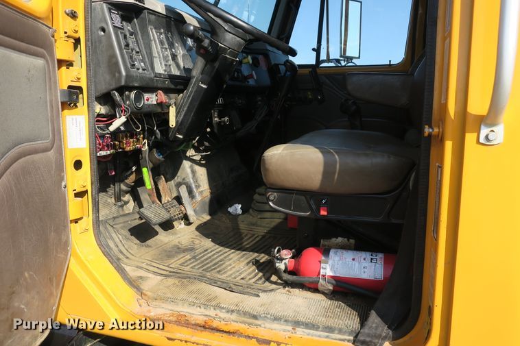 image for item DG8042 2002 International 2554 dump truck