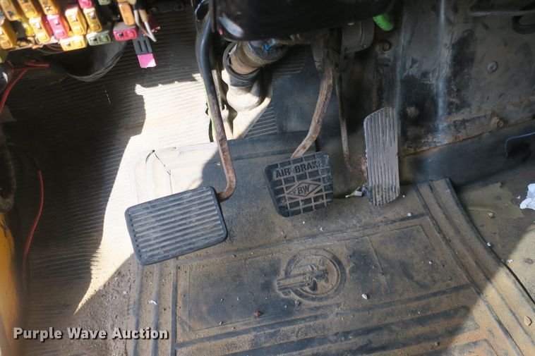 image for item DG8042 2002 International 2554 dump truck