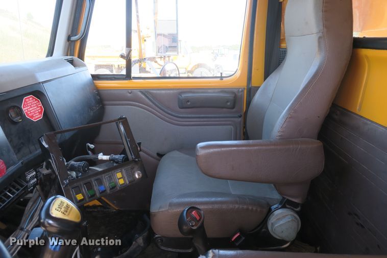 image for item DG8042 2002 International 2554 dump truck