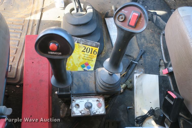 image for item DG8042 2002 International 2554 dump truck