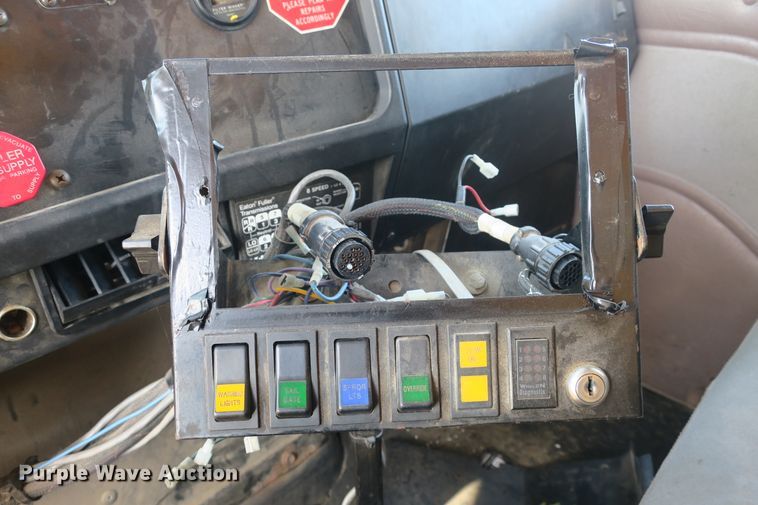 image for item DG8042 2002 International 2554 dump truck