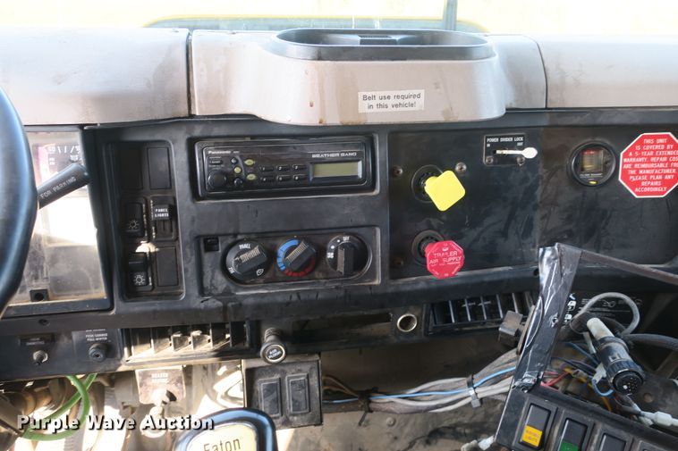 image for item DG8042 2002 International 2554 dump truck