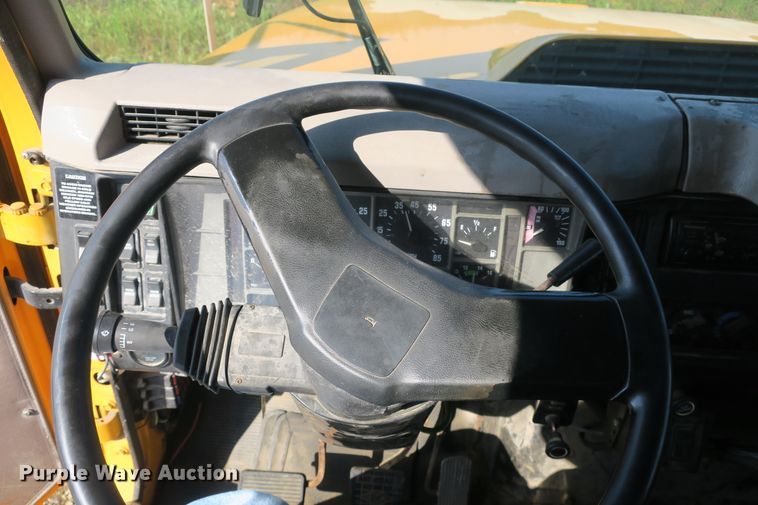 image for item DG8042 2002 International 2554 dump truck