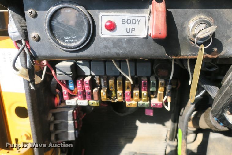 image for item DG8042 2002 International 2554 dump truck