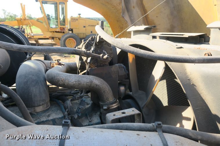 image for item DG8042 2002 International 2554 dump truck