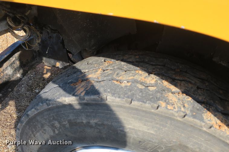 image for item DG8042 2002 International 2554 dump truck