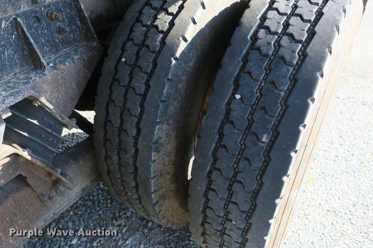 image for item DG8042 2002 International 2554 dump truck