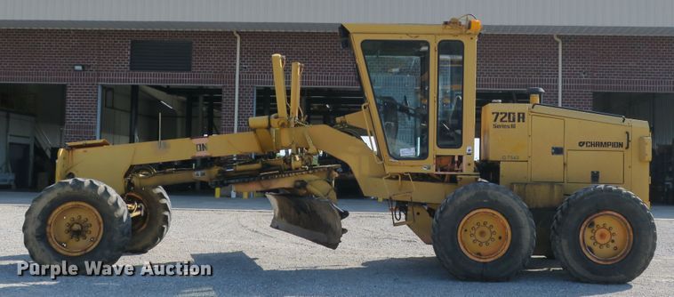 image for item DG8043 1993 Champion 720A motor grader