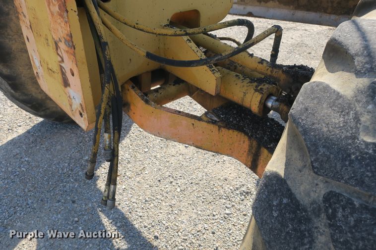 image for item DG8043 1993 Champion 720A motor grader