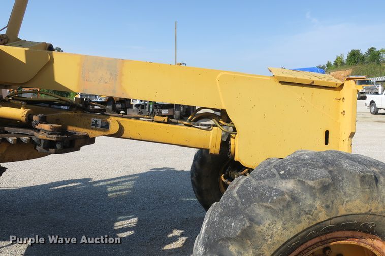 image for item DG8043 1993 Champion 720A motor grader