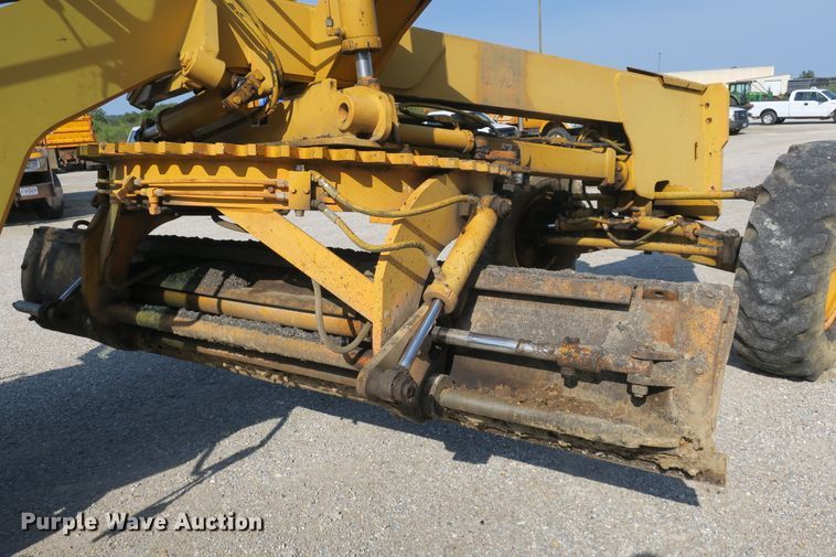 image for item DG8043 1993 Champion 720A motor grader