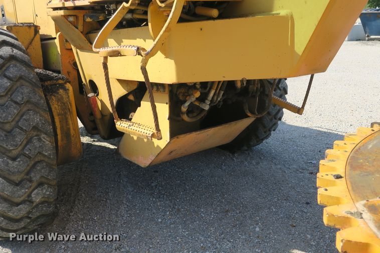 image for item DG8043 1993 Champion 720A motor grader