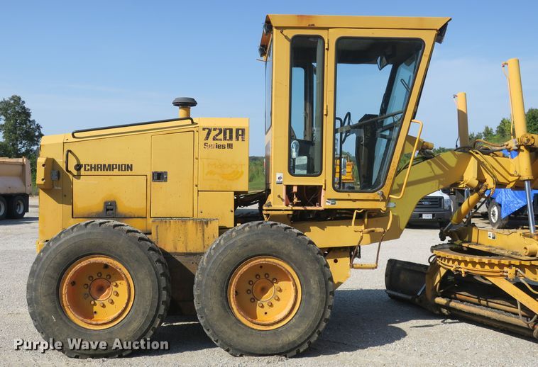 image for item DG8043 1993 Champion 720A motor grader