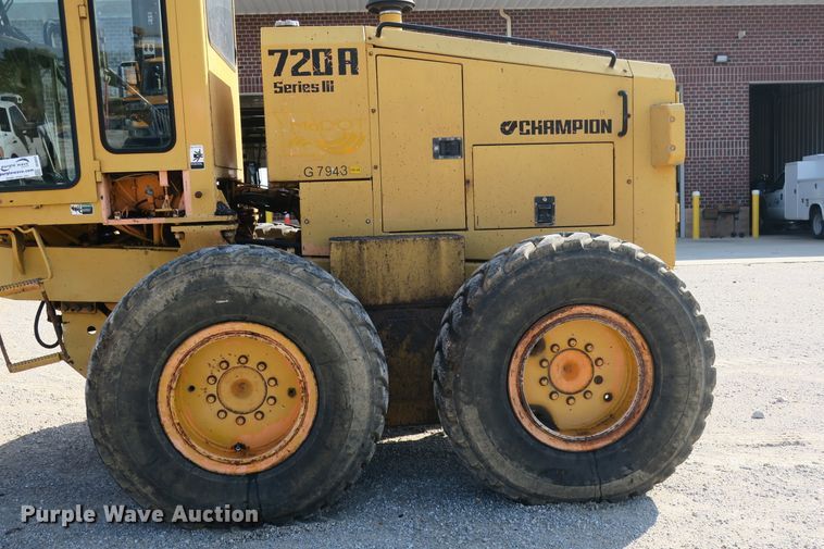 image for item DG8043 1993 Champion 720A motor grader