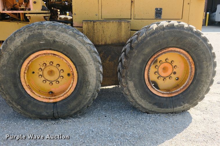 image for item DG8043 1993 Champion 720A motor grader