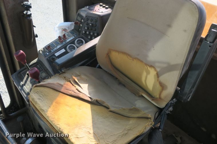 image for item DG8043 1993 Champion 720A motor grader