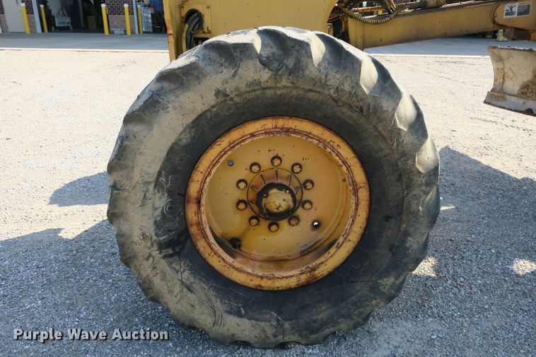 image for item DG8043 1993 Champion 720A motor grader