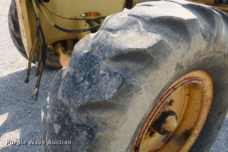 image for item DG8043 1993 Champion 720A motor grader