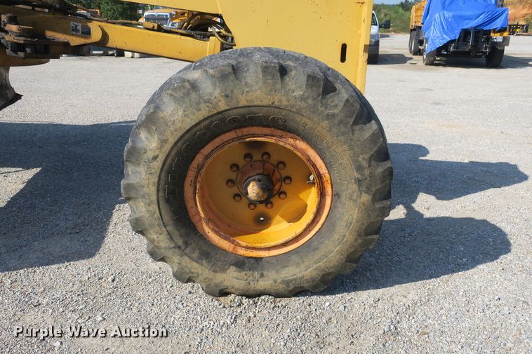 image for item DG8043 1993 Champion 720A motor grader