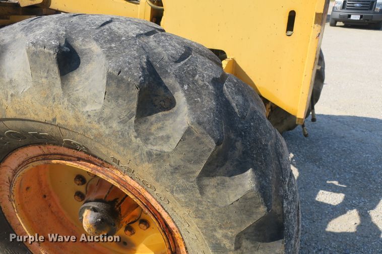 image for item DG8043 1993 Champion 720A motor grader