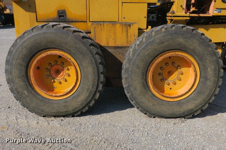 image for item DG8043 1993 Champion 720A motor grader