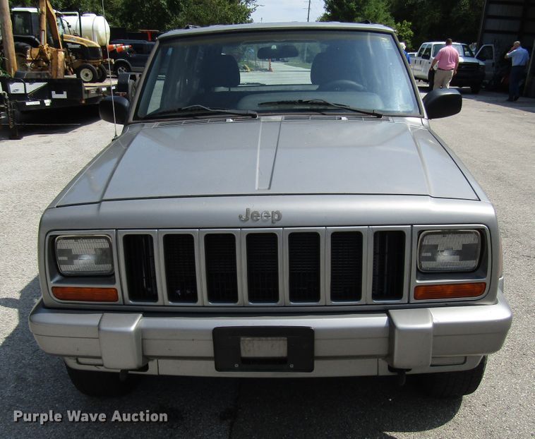 image for item DG8051 2001 Jeep Cherokee SUV