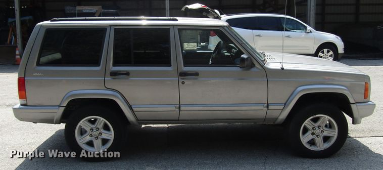 image for item DG8051 2001 Jeep Cherokee SUV