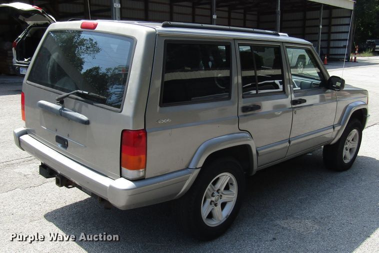 image for item DG8051 2001 Jeep Cherokee SUV