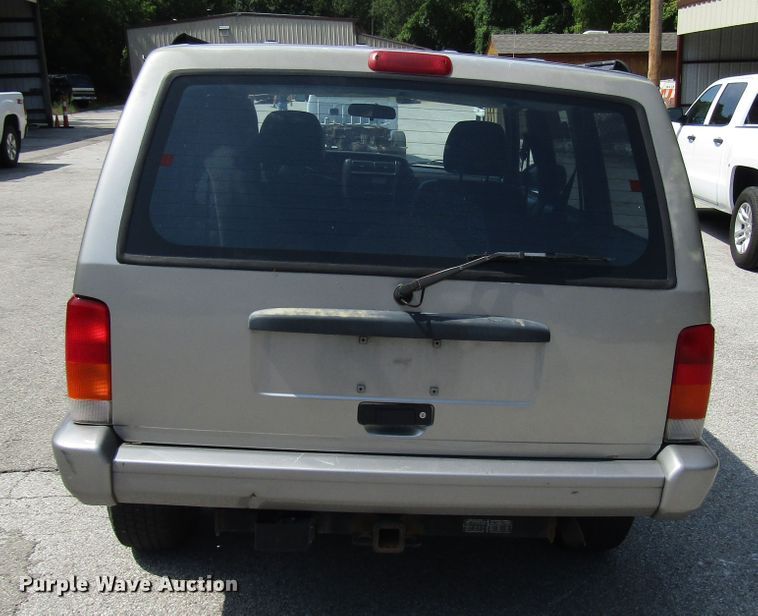 image for item DG8051 2001 Jeep Cherokee SUV