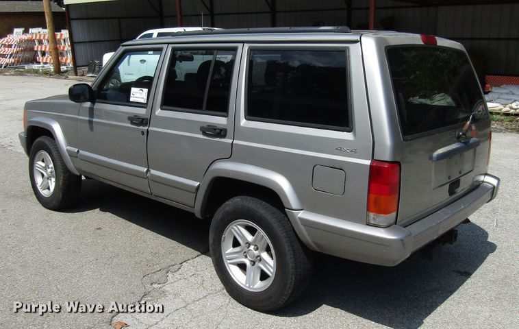 image for item DG8051 2001 Jeep Cherokee SUV