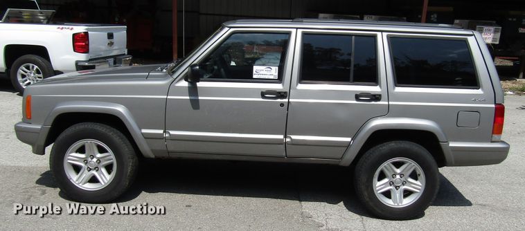 image for item DG8051 2001 Jeep Cherokee SUV