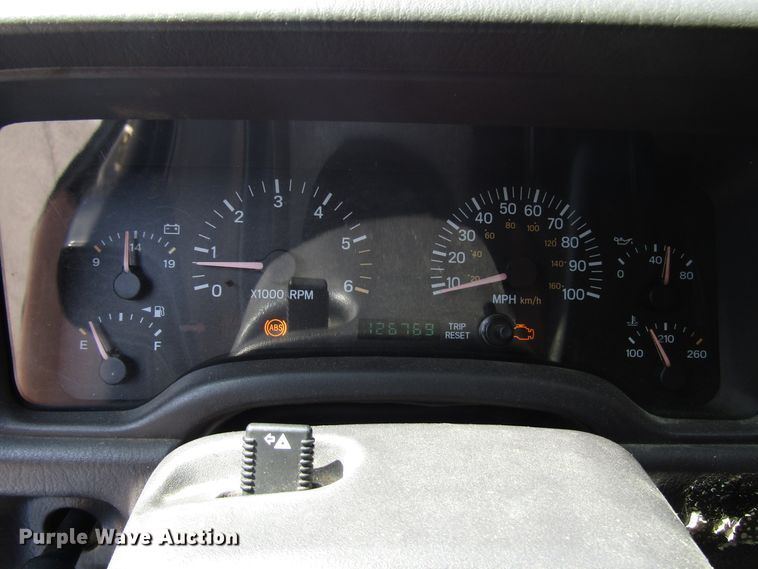 image for item DG8051 2001 Jeep Cherokee SUV