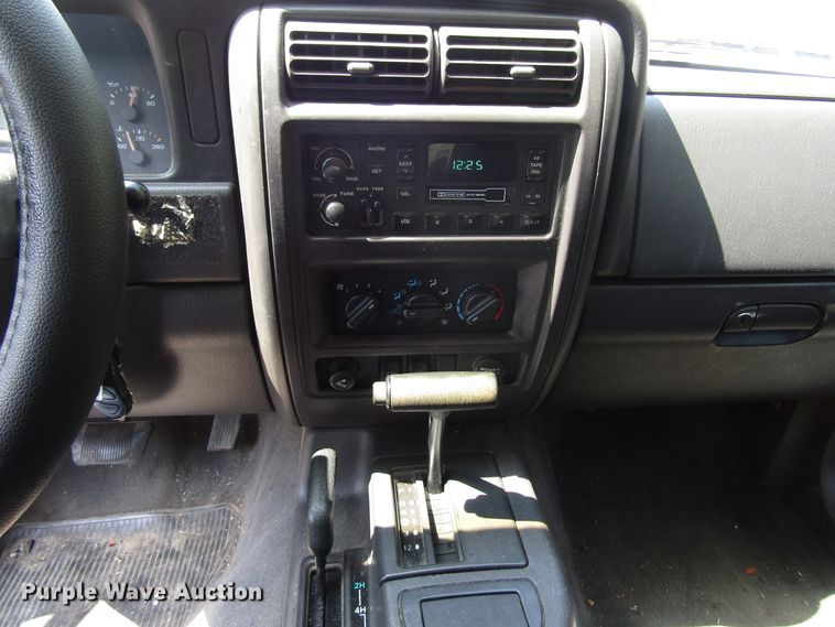 image for item DG8051 2001 Jeep Cherokee SUV