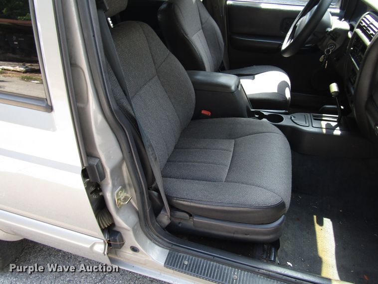 image for item DG8051 2001 Jeep Cherokee SUV