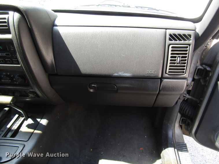 image for item DG8051 2001 Jeep Cherokee SUV