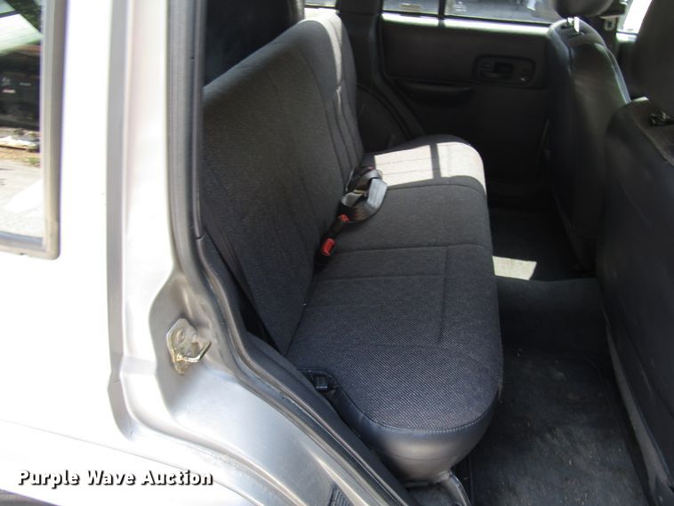 image for item DG8051 2001 Jeep Cherokee SUV