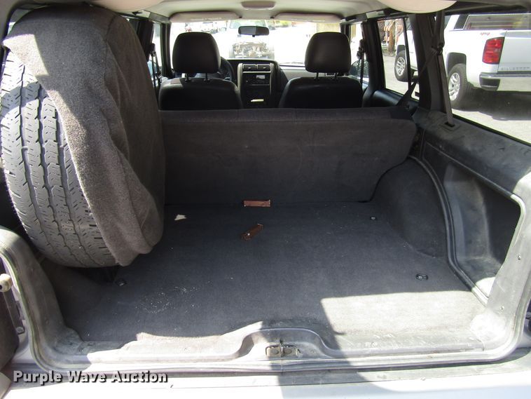 image for item DG8051 2001 Jeep Cherokee SUV