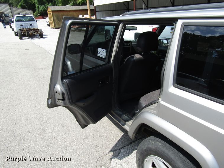 image for item DG8051 2001 Jeep Cherokee SUV