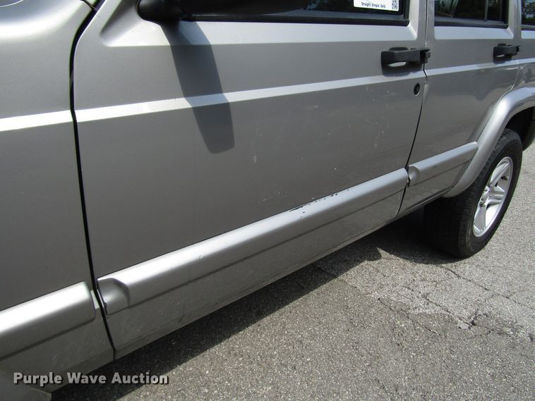 image for item DG8051 2001 Jeep Cherokee SUV