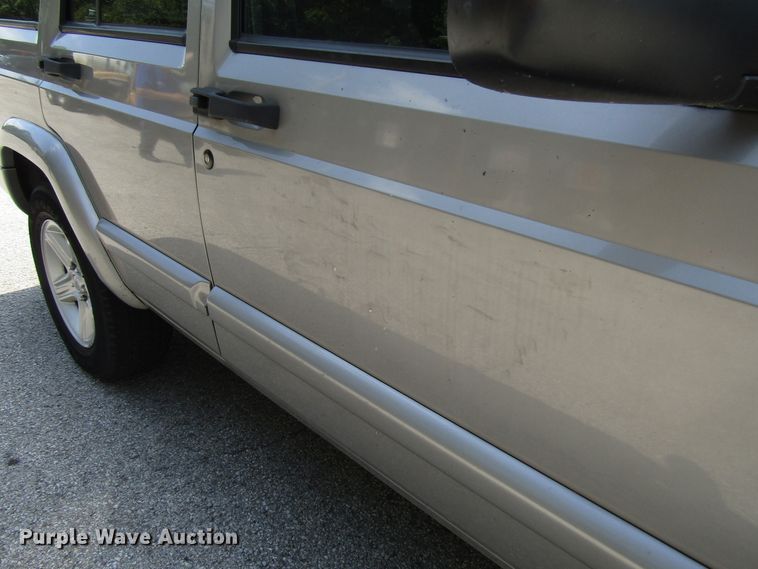 image for item DG8051 2001 Jeep Cherokee SUV