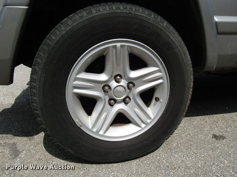 image for item DG8051 2001 Jeep Cherokee SUV