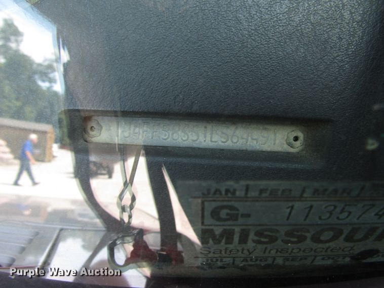 image for item DG8051 2001 Jeep Cherokee SUV