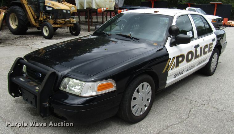 image for item DG8054 2011 Ford Crown Victoria Police Interceptor