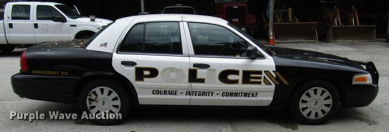 image for item DG8054 2011 Ford Crown Victoria Police Interceptor
