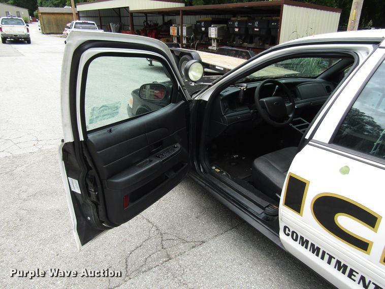 image for item DG8054 2011 Ford Crown Victoria Police Interceptor