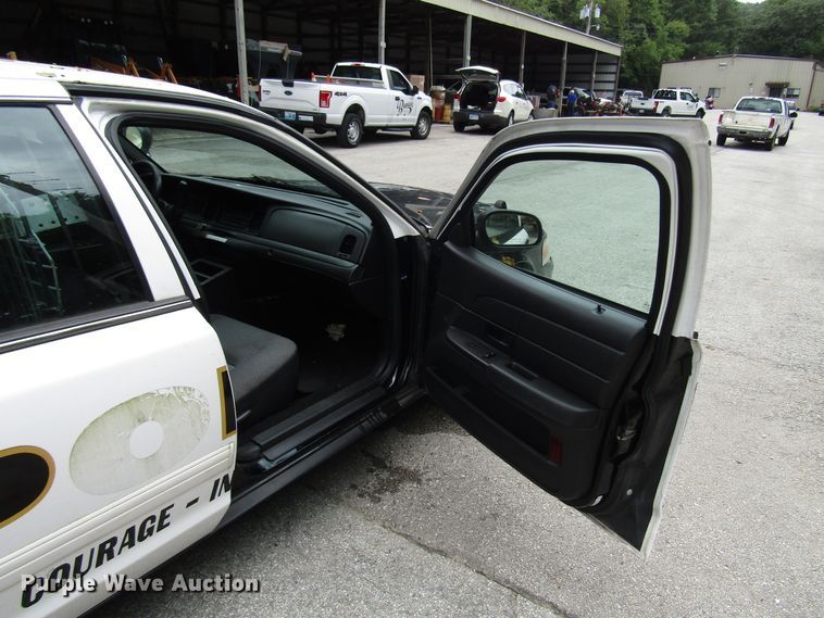 image for item DG8054 2011 Ford Crown Victoria Police Interceptor
