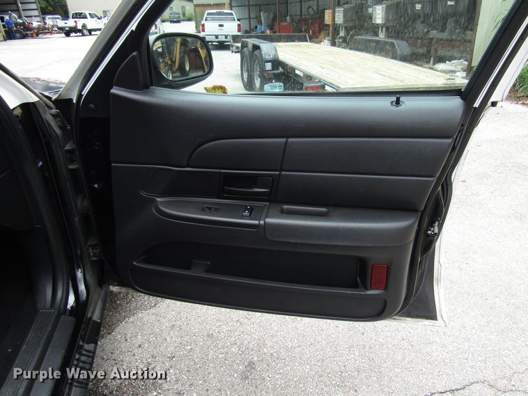 image for item DG8054 2011 Ford Crown Victoria Police Interceptor