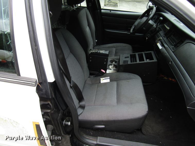 image for item DG8054 2011 Ford Crown Victoria Police Interceptor