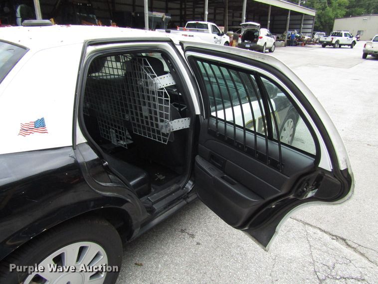 image for item DG8054 2011 Ford Crown Victoria Police Interceptor